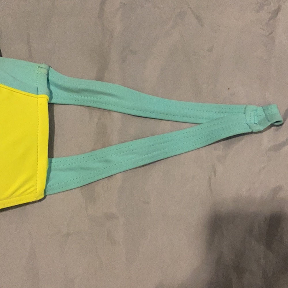 🌸3/$15 Halter Bikini Top w/ removable strap - Picture 3 of 9